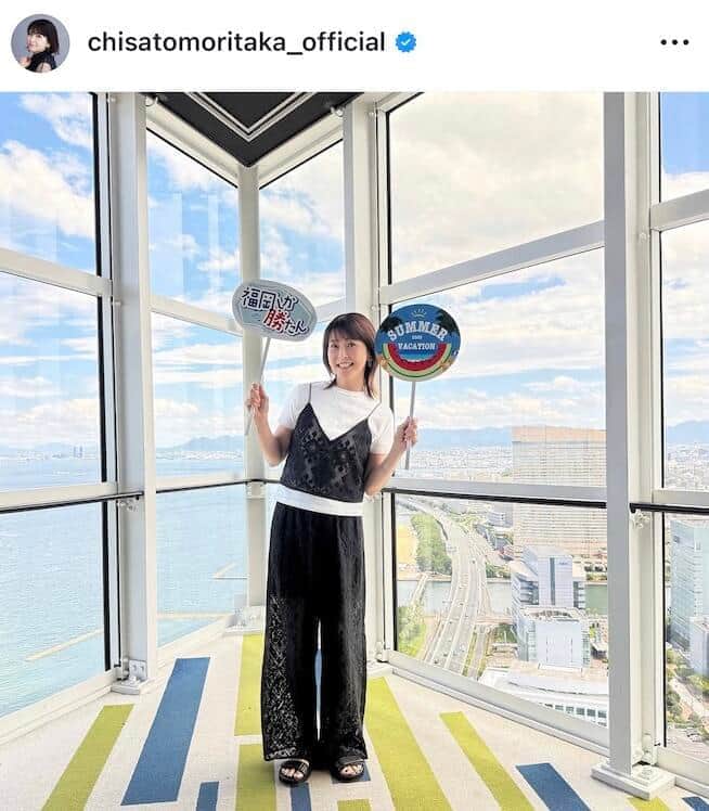 森高千里56歳、「可愛すぎ」ミニスカ姿のライブショット　変わらぬ超キュートな神スタイルで「なんと美しい」