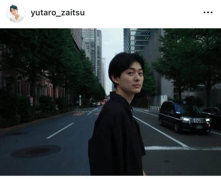 祖父は大物俳優...財津優太郎26歳、ただただかっこいい夕涼み風ショット　「カッコイイです」絶賛