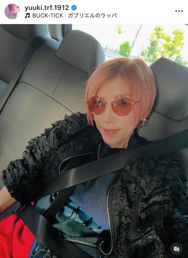 TRFボーカルYU-KI58歳、爆イケなド派手ピンクのベリショに「パッと見メンズだな」　かっこよすぎ大反響