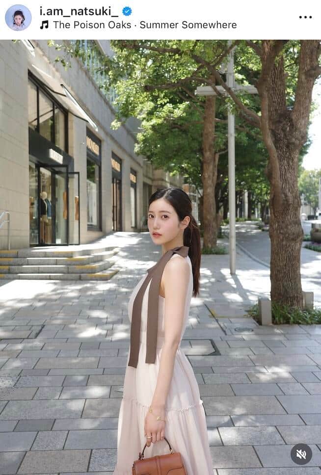 「令和の峰不二子」阿部なつき、純白ミニワンピ姿で色気ダダ漏れ　夜景をバックに...「美しすぎる」