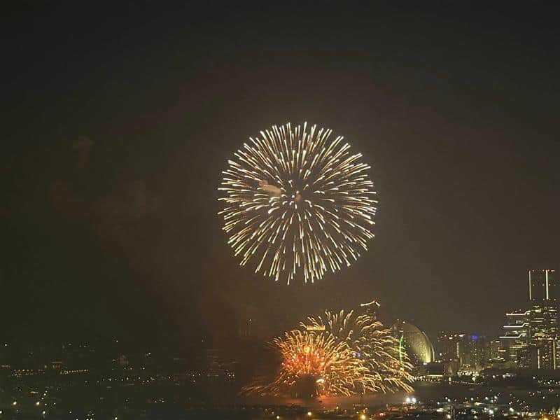 「みなとみらいスマートフェスティバル」花火の様子（25年8月4日撮影）