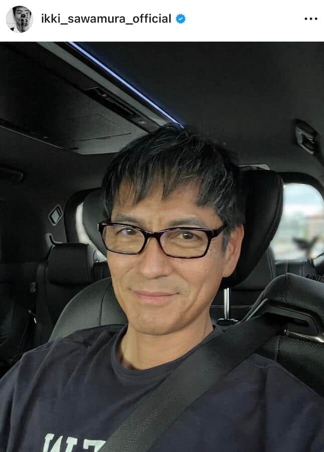 Snow Manラウール、58歳ダンディ俳優と「ジャケット交換」2ショ　「二人共かっこ良すぎ」悶絶