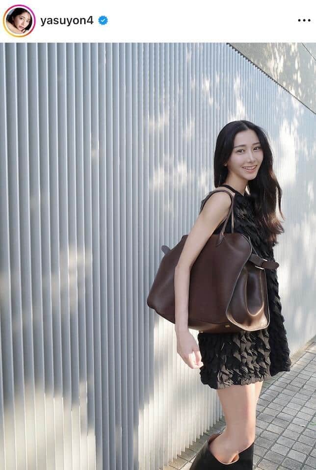 「9頭身ボディ」モデル斎藤恭代、キャミドレス姿で衝撃スタイル　「女神様」「目がくらむような美しさ」