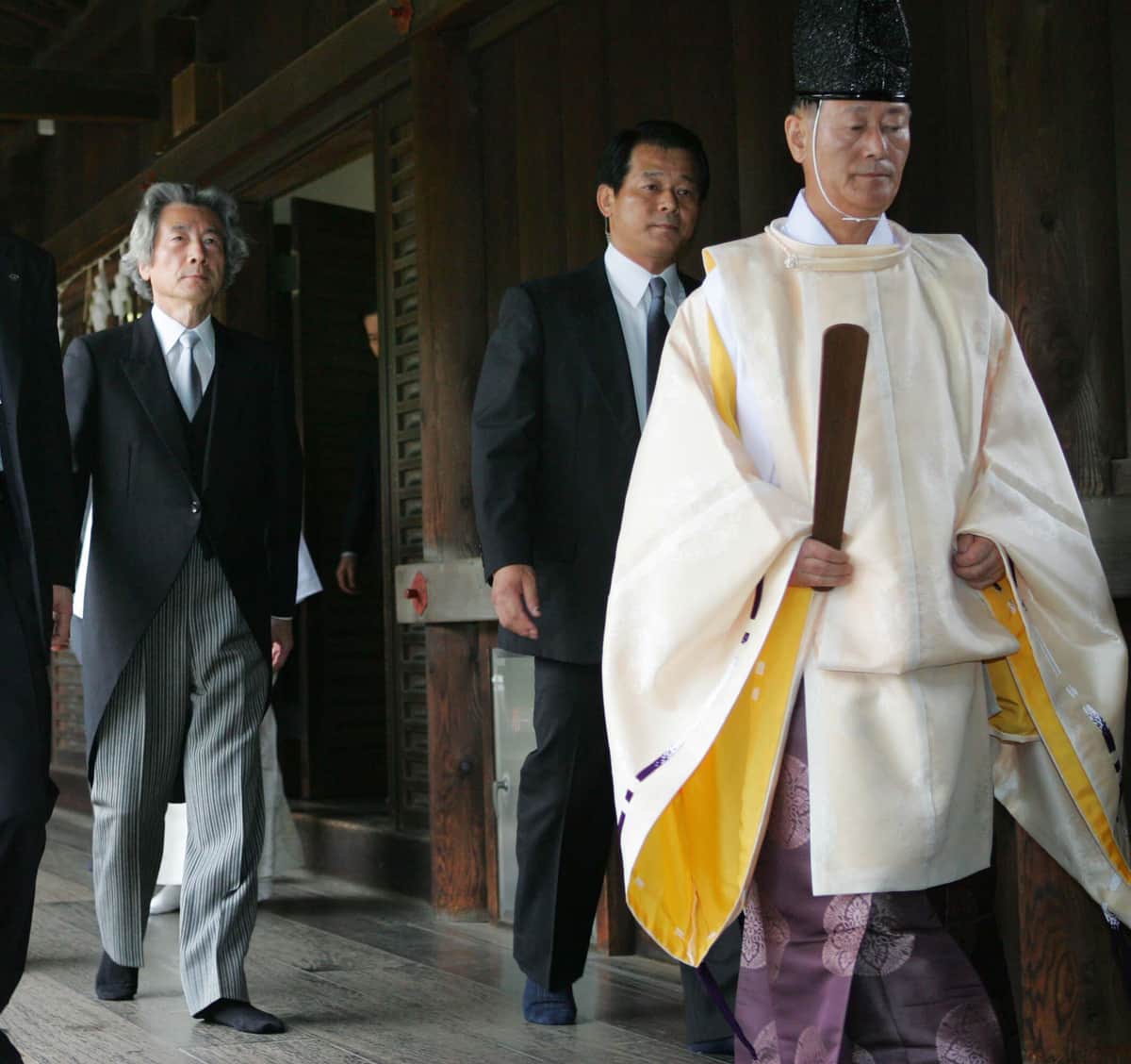 靖国神社「公式参拝」は、なぜ1回しか行われなかったのか　「中曽根文書」会見記録とオフレコメモから読み解く一部始終