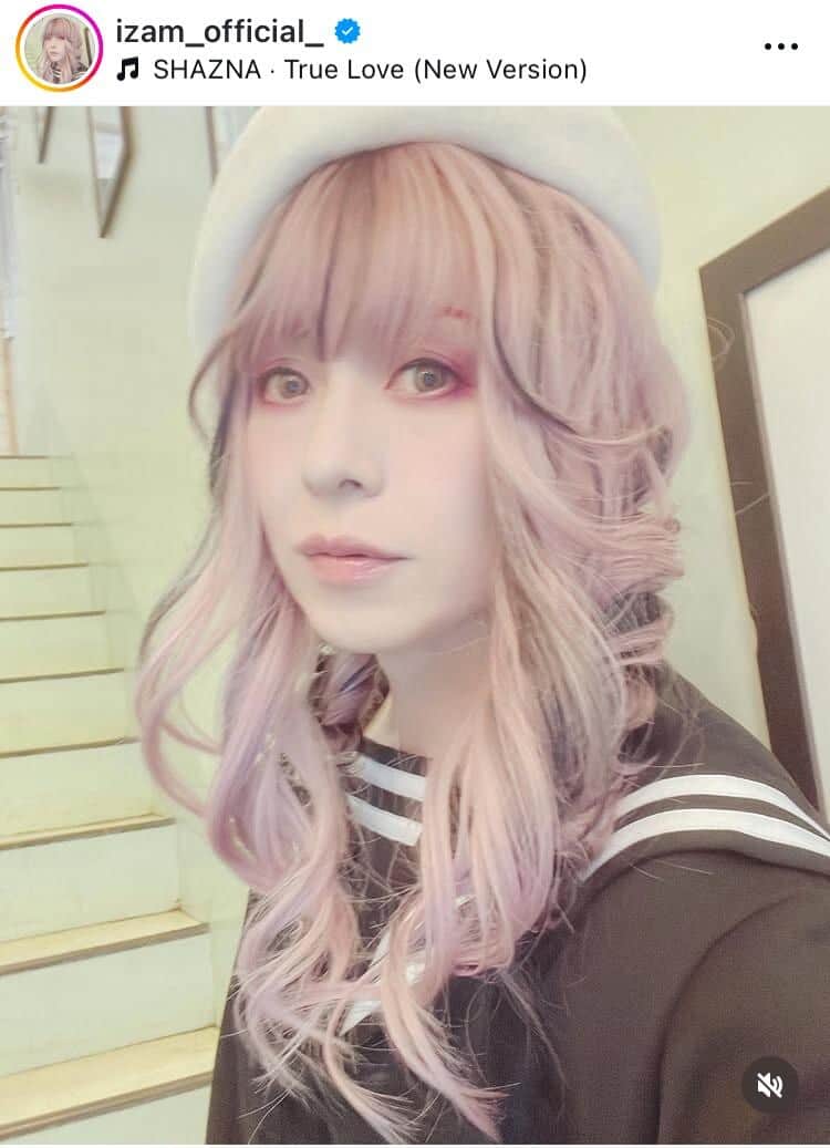 「SHAZNA」IZAM、衝撃的美しさの金髪×丸メガネの「どアップ」ショット　「今も変わらずお綺麗」「可愛い」