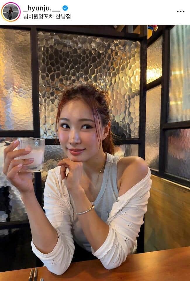 韓国美女ゴルファーのユ・ヒョンジュ、モデル級美貌に激震　色っぽタンクトップ姿...夜景にたたずみ笑顔