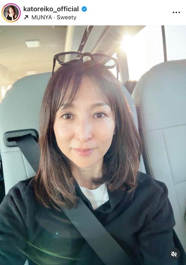 伝説のグラビア美女・かとうれいこ56歳、色っぽキャミ姿に卒倒　「ずっと、綺麗」美しさオーラ健在