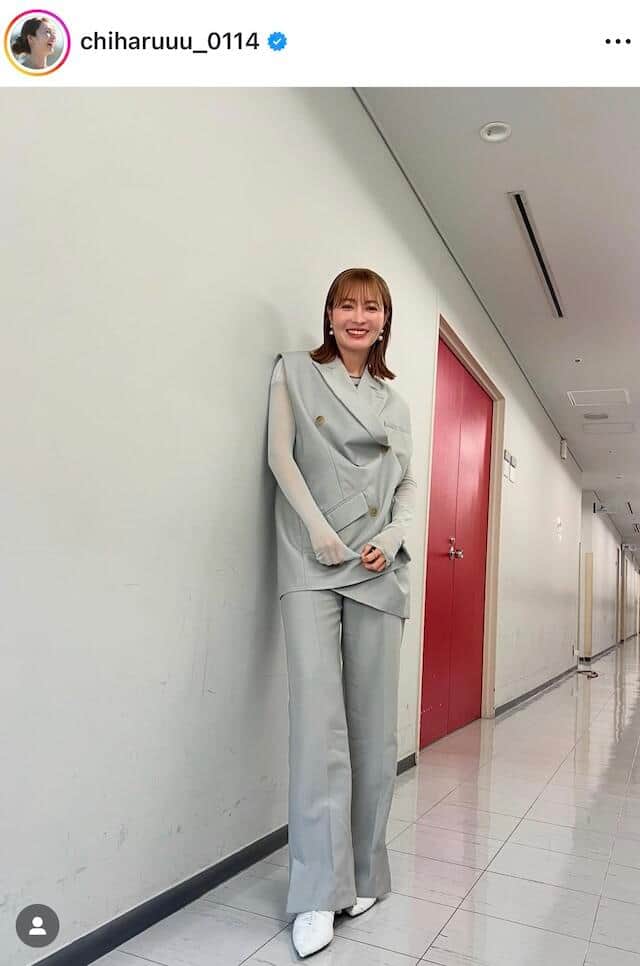 新山千春44歳、ヘソ出しショットで「変わらない可愛いさ」デビュー30周年　ウエストは当時のサイズに落とす