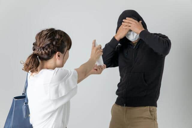 「治安悪くなった」X話題...護身用に「催涙スプレー」携帯はアリなのか　法的リスクを弁護士に聞いた
