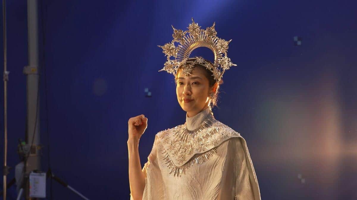 セブン-イレブンの新CMメイキング風景、天海祐希さん（公式提供）