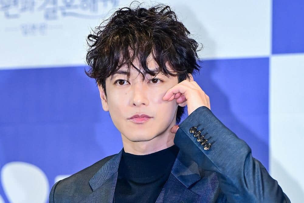 佐藤健、スーパー買い出し動画が「蛙化」話題　牛肩薄切り肉を「うしかたうすぎり」...「ムッズー」