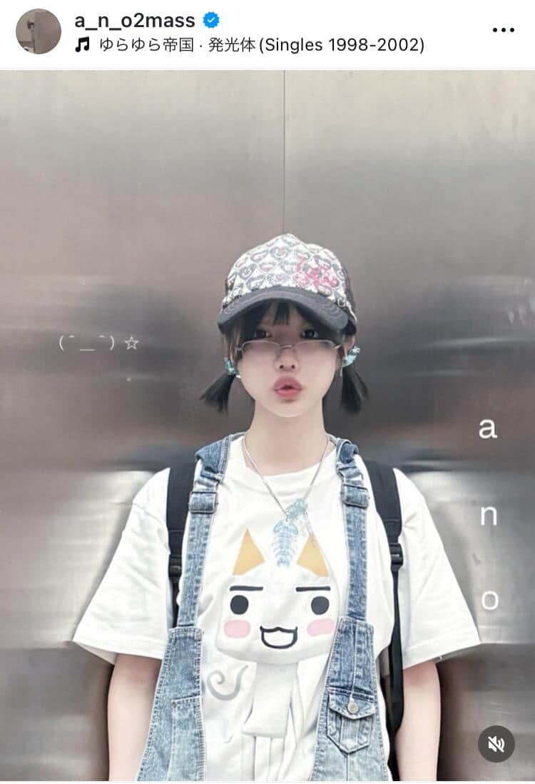 あのちゃん、フリルの超ミニスカ×ルーズソックスでかわいさ爆発　「僕服」コーデ披露