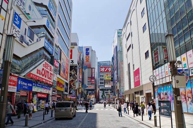 秋葉原駅近くの地域で停電、原因は「調査中」　複数店舗で休業の影響も...約20年働く店員も「初めての経験」