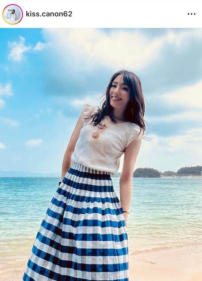 川崎麻世＆21歳下美人妻、夫婦でステキ笑顔2ショ...結婚1周年で　「仲良しな夫婦」「お似合いです」