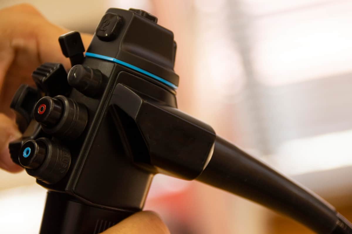 「冷や汗が出てきちゃうぐらい痛い」 登録者491万人の人気YouTuber、胃の異変で内視鏡検査