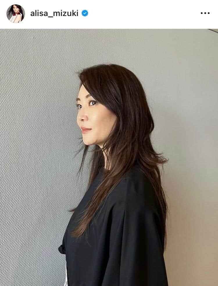 観月ありさ、「久しぶりの巻き髪」で魅力爆発　変わらぬ美貌にため息...「いくつになっても美しい」