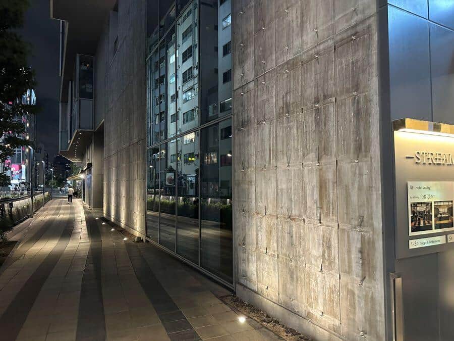 2025年9月に壁面緑化が撤去された渋谷ストリーム。写真提供：Xユーザー・KIRIN（＠Kirinsan4567）さん