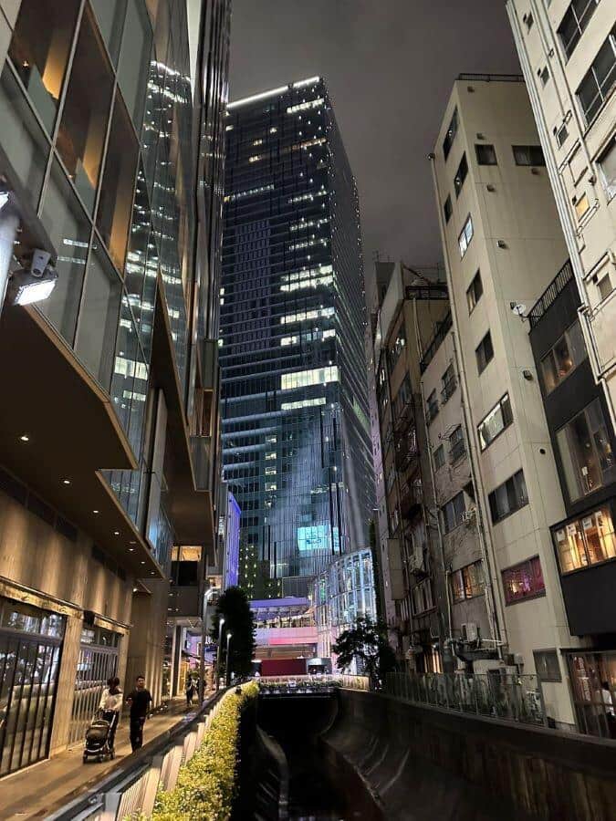 2025年9月に壁面緑化が撤去された渋谷ストリーム。写真提供：Xユーザー・KIRIN（＠Kirinsan4567）さん