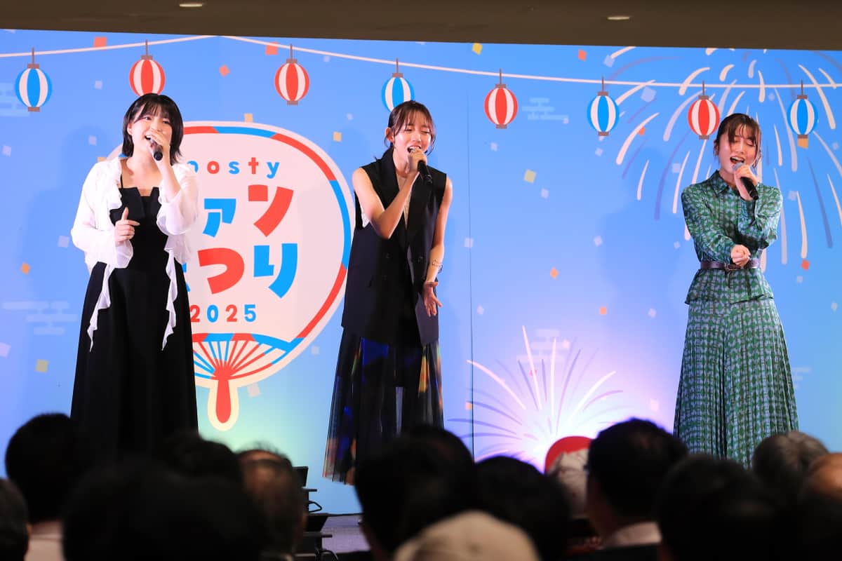 左からNGT48の三村妃乃さん、元SKE48で歌手の野島樺乃さん、HKT48の秋吉優花さん。「Nona Diamonds」の代表曲「はじまりの唄」などを披露した