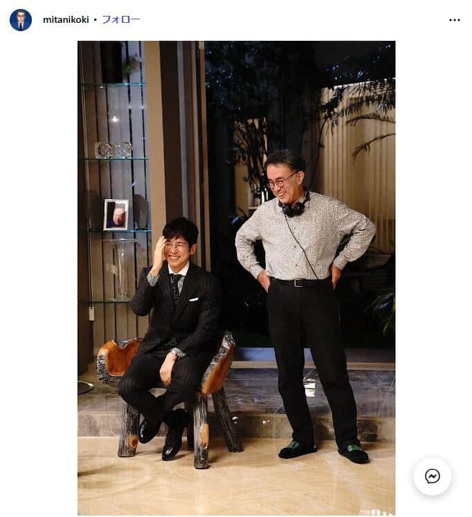 撮影現場で俳優の西島秀俊さん（左）と談笑する三谷幸喜さん（画像は三谷さんのインスタグラムより）