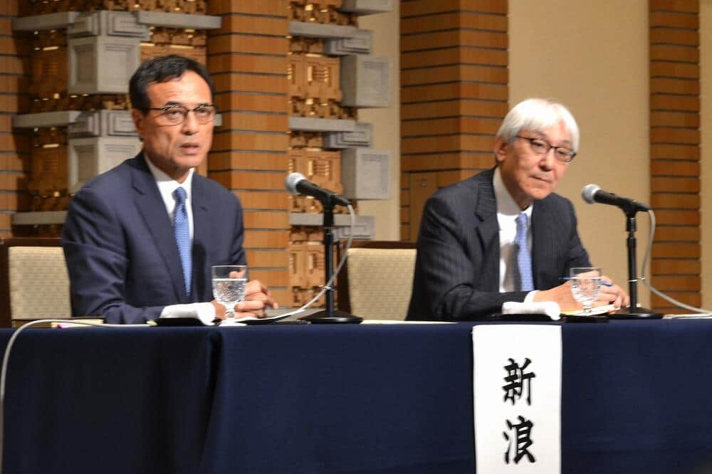2025年9月30日、都内のホテルで記者会見にのぞむ新浪剛史氏（東京都千代田区、加藤裕則撮影）