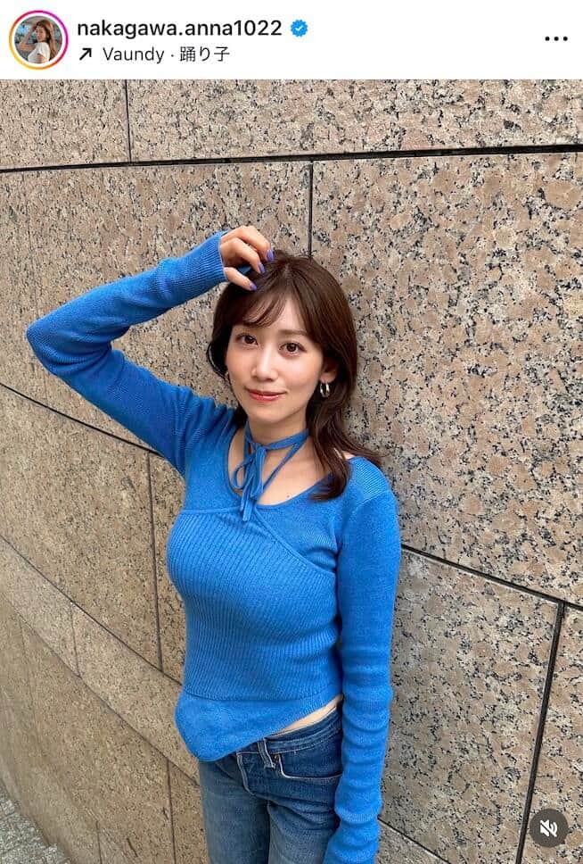 元NHK中川安奈アナ、肩出しオフショルで麗しき脚組ショットにドキっ...「素敵！美しいです！！」