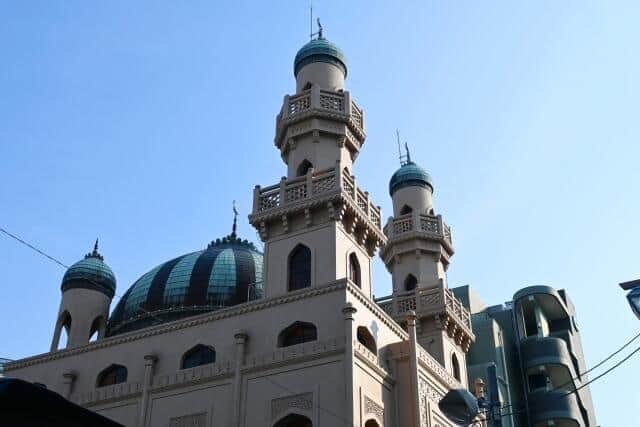 東京・御徒町に「9階建てモスク」SNSで警戒感あるが　担い手不足の労働現場も支えるムスリムのよりどころ