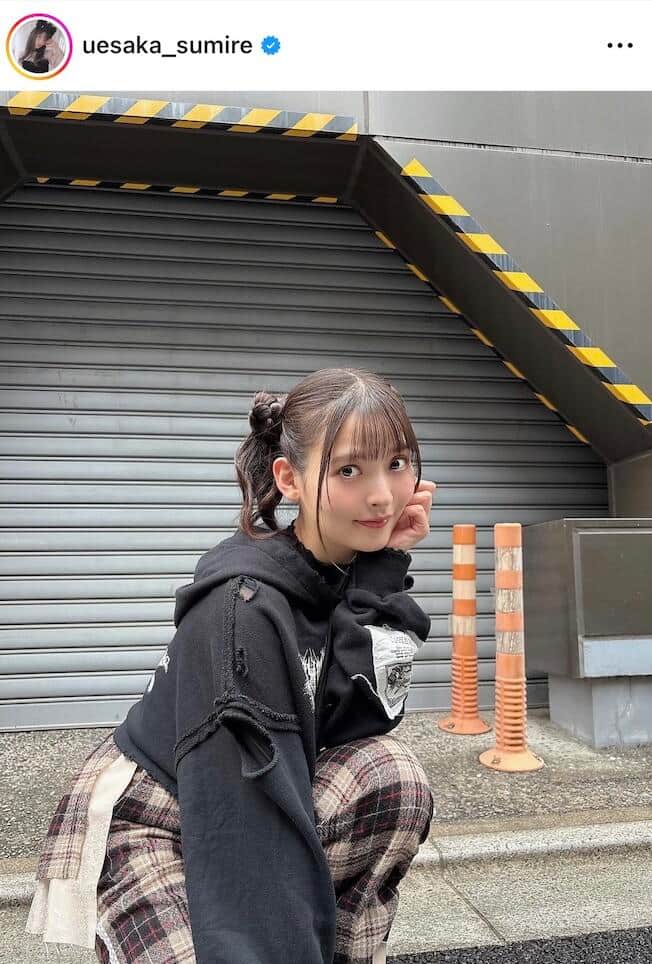 人気声優・上坂すみれ、色っぽ流し目＆ニットのコーデでかわいさ限界突破　「スタイル良すぎ美しい」