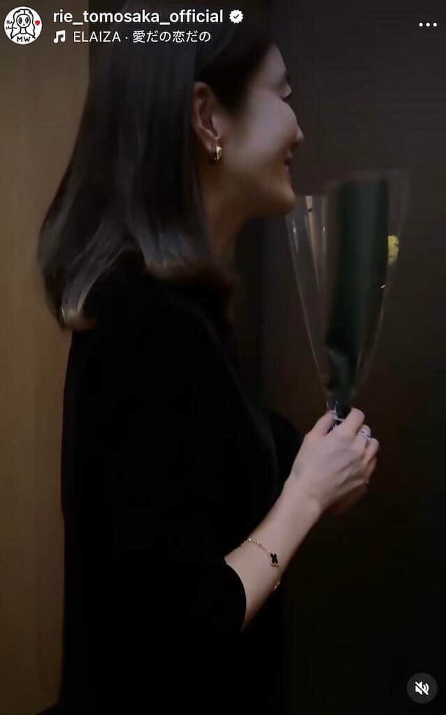 ともさかりえさんのインスタグラム（＠rie_tomosaka_official）より