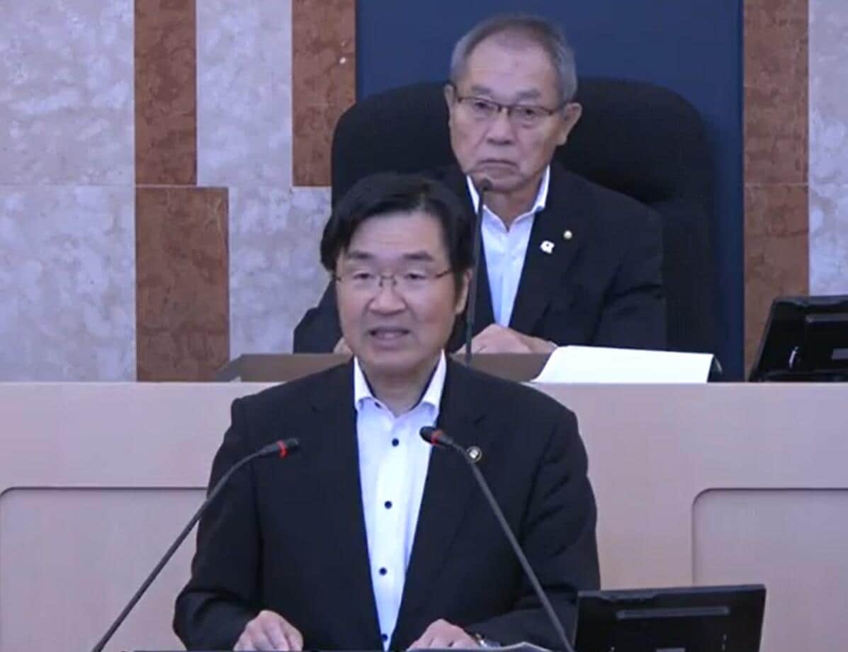 処分方針を説明する浅見宣義市長（長浜市議会のサイトから）