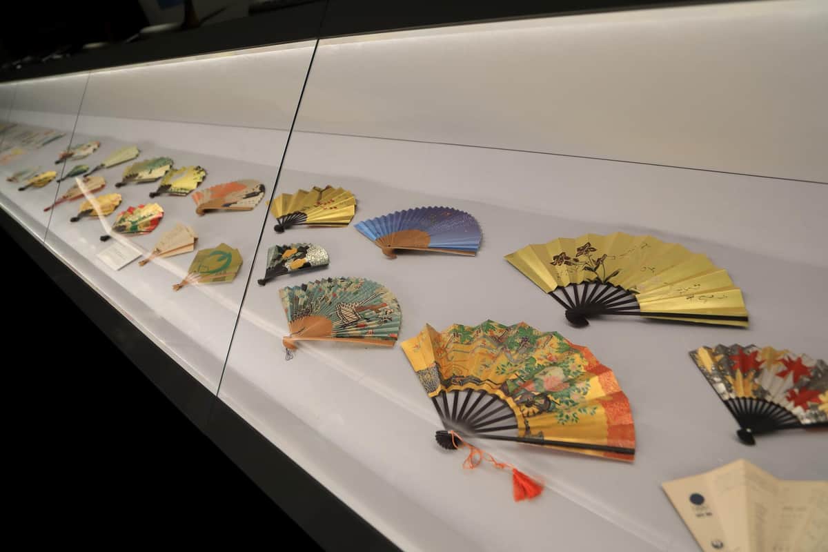 扇子も新たに展示品に加わった
