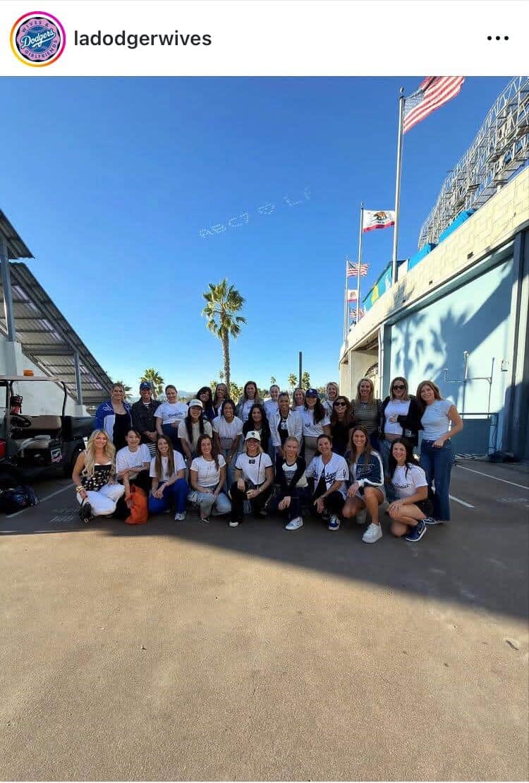 「ドジャース夫人会」のインスタグラム（＠Dodger Wives）より