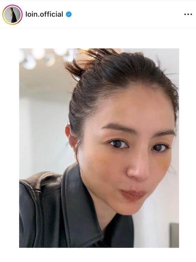 井川遥49歳、色気ダダ漏れ黒ドレス姿で...癒しの笑顔にドキっ　「どの角度も綺麗」「艶っぽくて素敵」