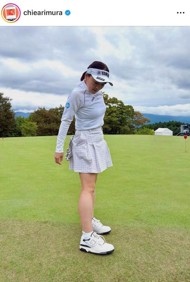 絵梨花　ゴルフウェア一式 女子ゴルフの有村智恵、ミニスカウェアでお気に入りゴルフシューズ