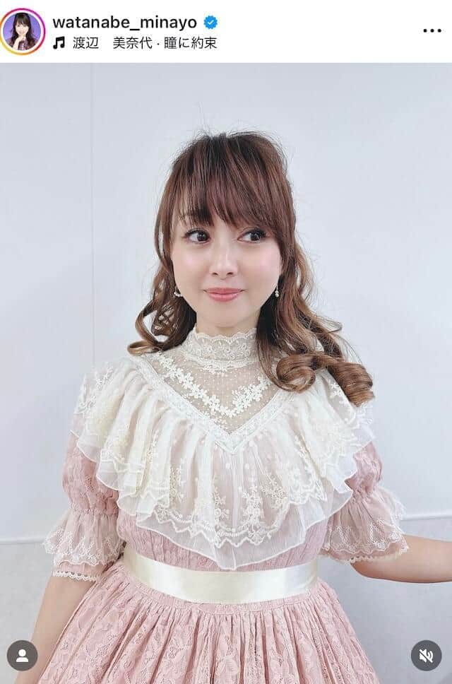 渡辺美奈代、かっこよすぎミニスカ×ブーツのブラックコーデ　「スタイル良くて素敵」大絶賛の嵐