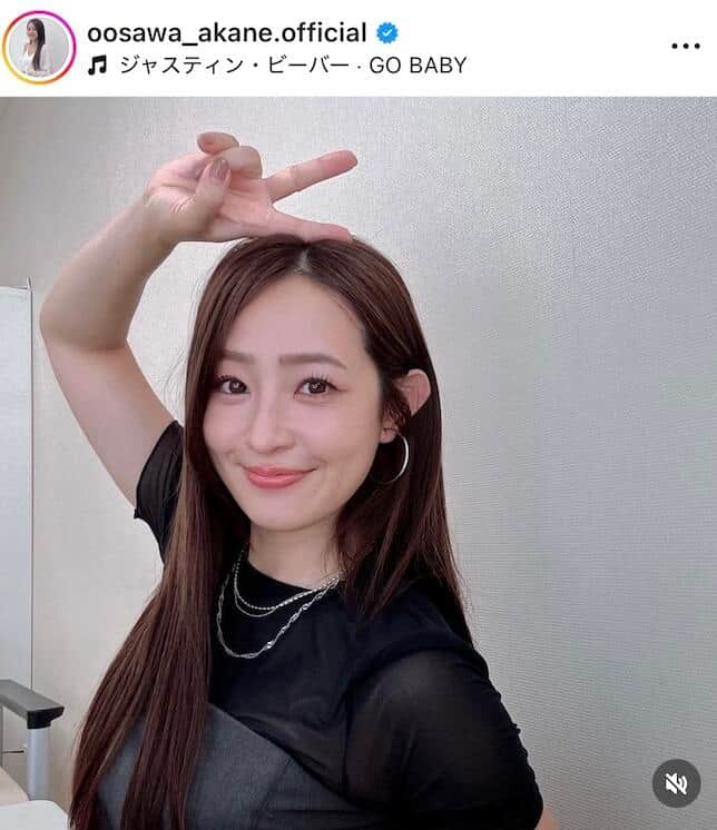 大沢あかね、色気ダダ漏れチューブトップ＆へそ出しコーデで「激カワ」大絶賛　「めっっっちゃ可愛い」