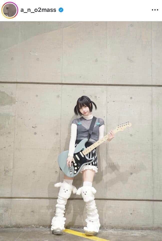 あのちゃん、「チェンソーマン」2部キャラ・三船フミコになる　制服姿で...目元＆ポーズも再現度高め