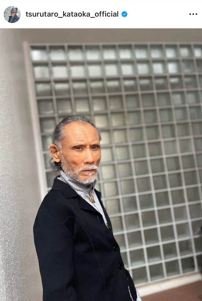 片岡鶴太郎70歳、イケおじ爆発ブラックコーデにアクセサリーあわせ　すらりスタイルで「究極にカッコイイ」