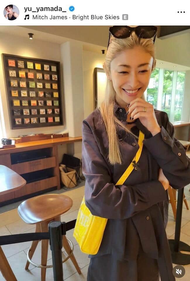 山田優、かっこよすぎジャケット×ハーパンのセットアップ...カリスマのオーラダダ漏れ　「センス素敵」