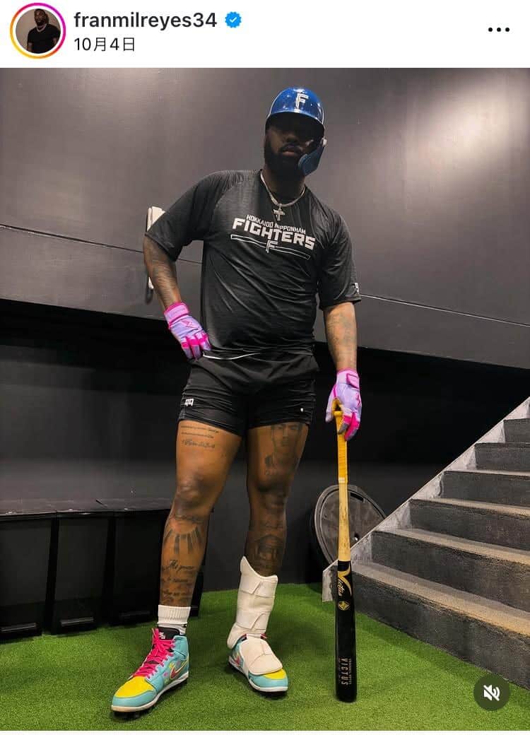 日本ハム・打撃2冠の主砲レイエス、かっこよすぎ愛車マクラーレンと　ドミニカでオフ満喫中