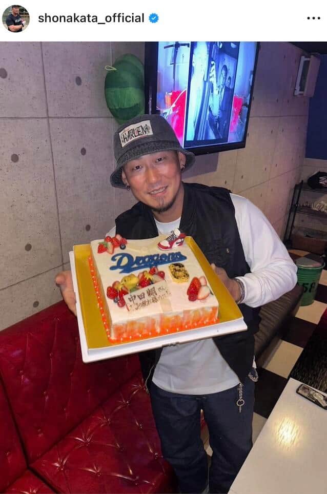 引退の中田翔、かっこよすぎ革ジャン×白シャツ撮影で大反響　「さすがスター」「めっちゃかっこいい」