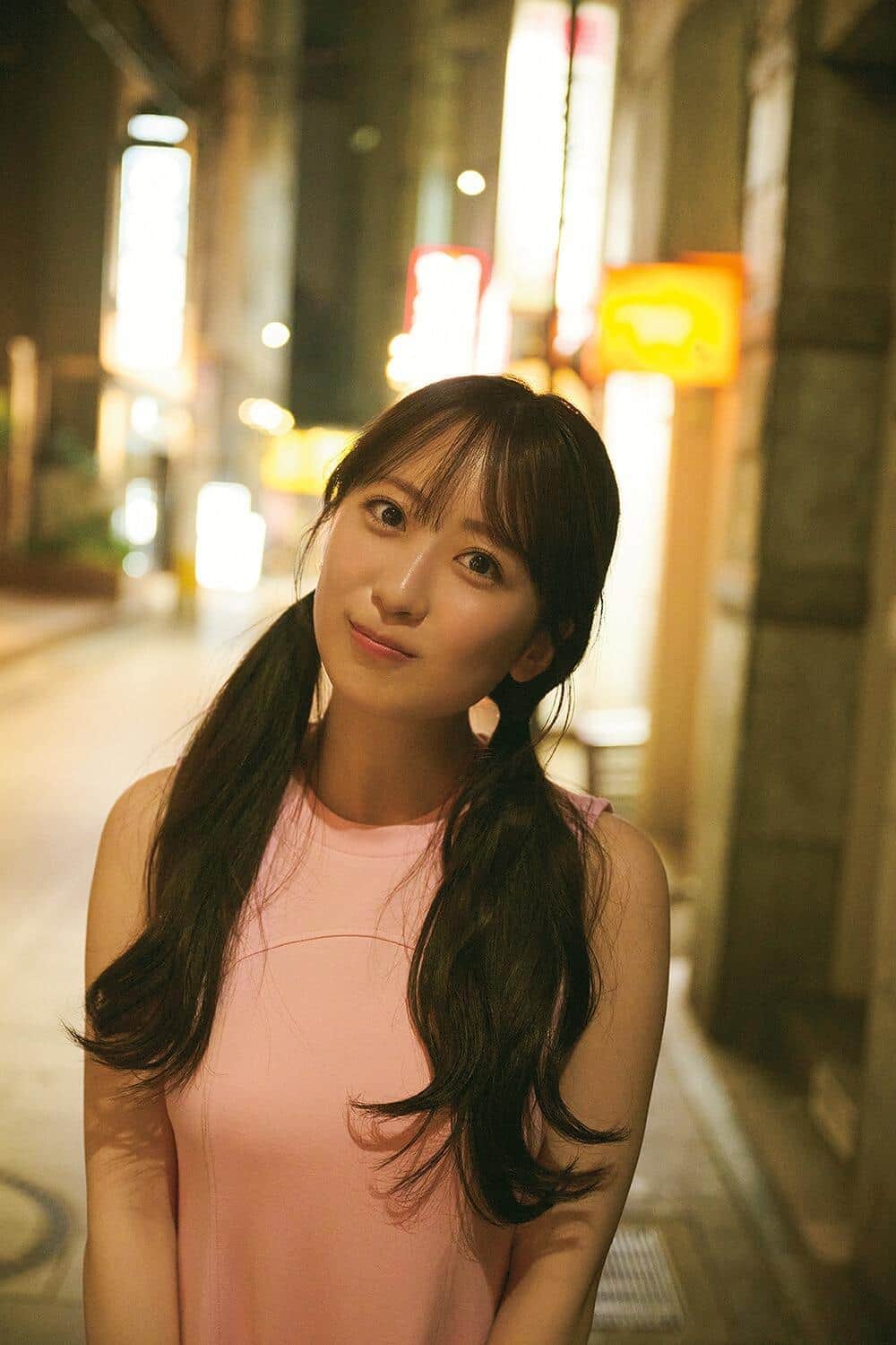 お気に入りのカット。中洲の街で撮影した（『渡部愛加里 1st写真集 シアワセ』（宝島社） 撮影／熊木優）