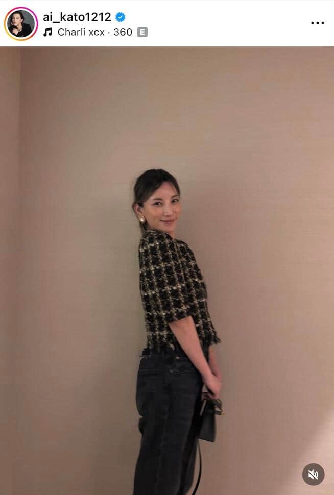 加藤あい、肩出しトップスで美オーラ全開...旅行を満喫　「シンプルな服なのにすごいおしゃれ」