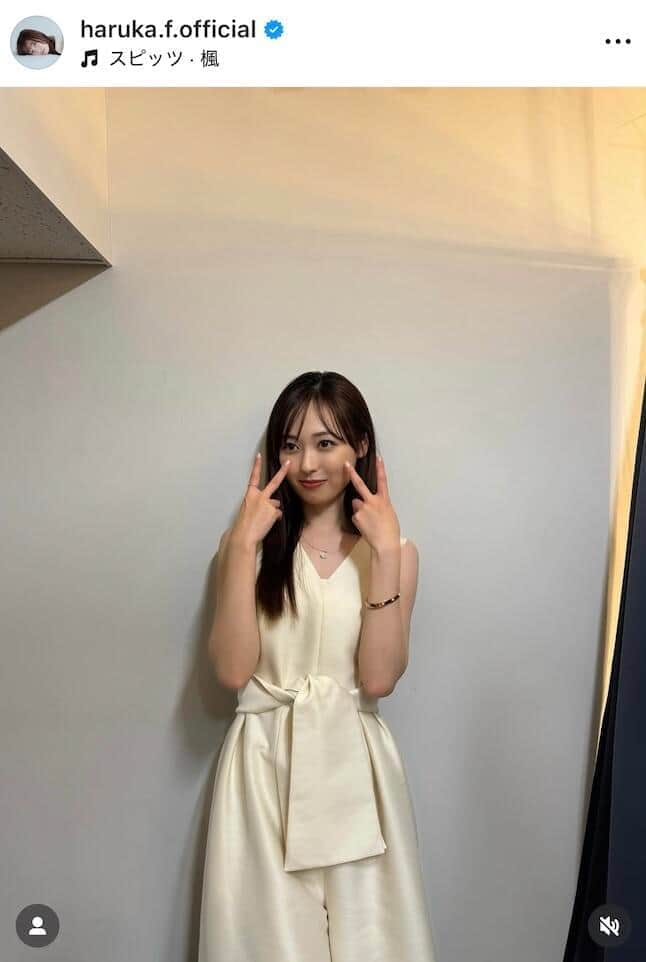 福原遥、深めスリットのスカート×ジャケットコーデで...美オーラ全開　「可愛いにもほどがある」