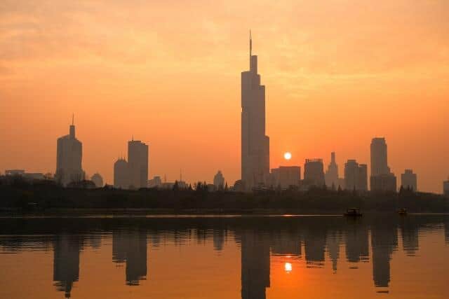 夕日に染まる南京市