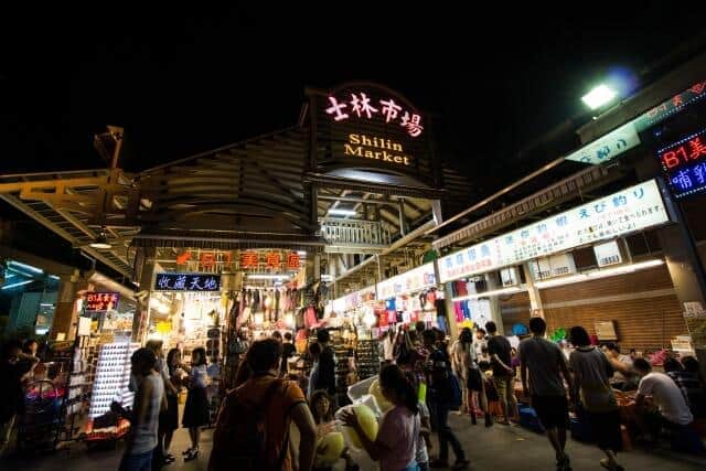 台湾はグルメも魅力だ（写真は夜市の様子）