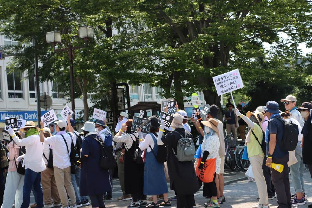 斎藤元彦知事の辞職を求めるデモ行進（2025年6月29日、兵庫県姫路市）