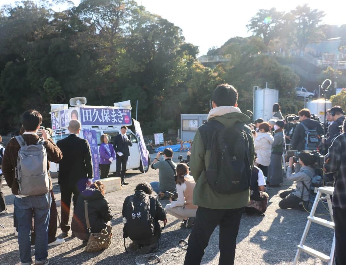 演説会場には多くの報道陣も