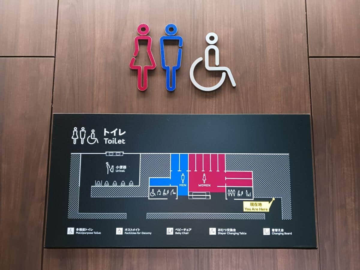 東急歌舞伎町タワーの旧「ジェンダーレストイレ」は男女別になった（2025年12月10日撮影）