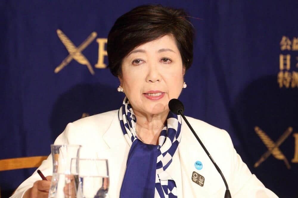東京都の小池百合子知事。定例会見で「税収を一方的に収奪するような動き」を指摘した（2017年8月撮影）